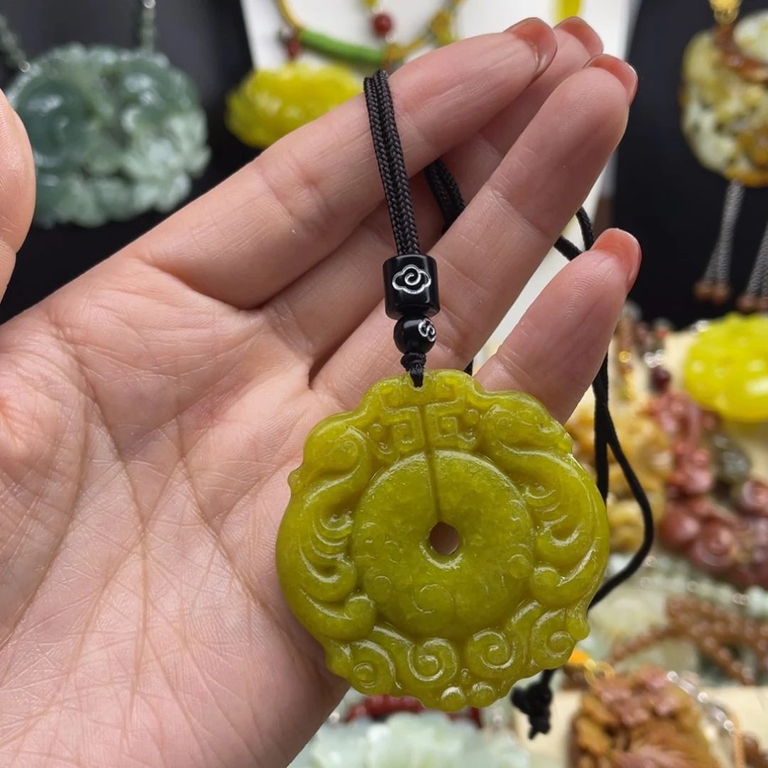 未镶嵌蛇纹石玉颈饰