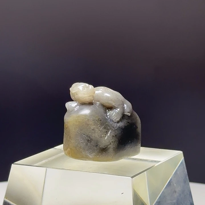寿山灰田40.7克随型章
