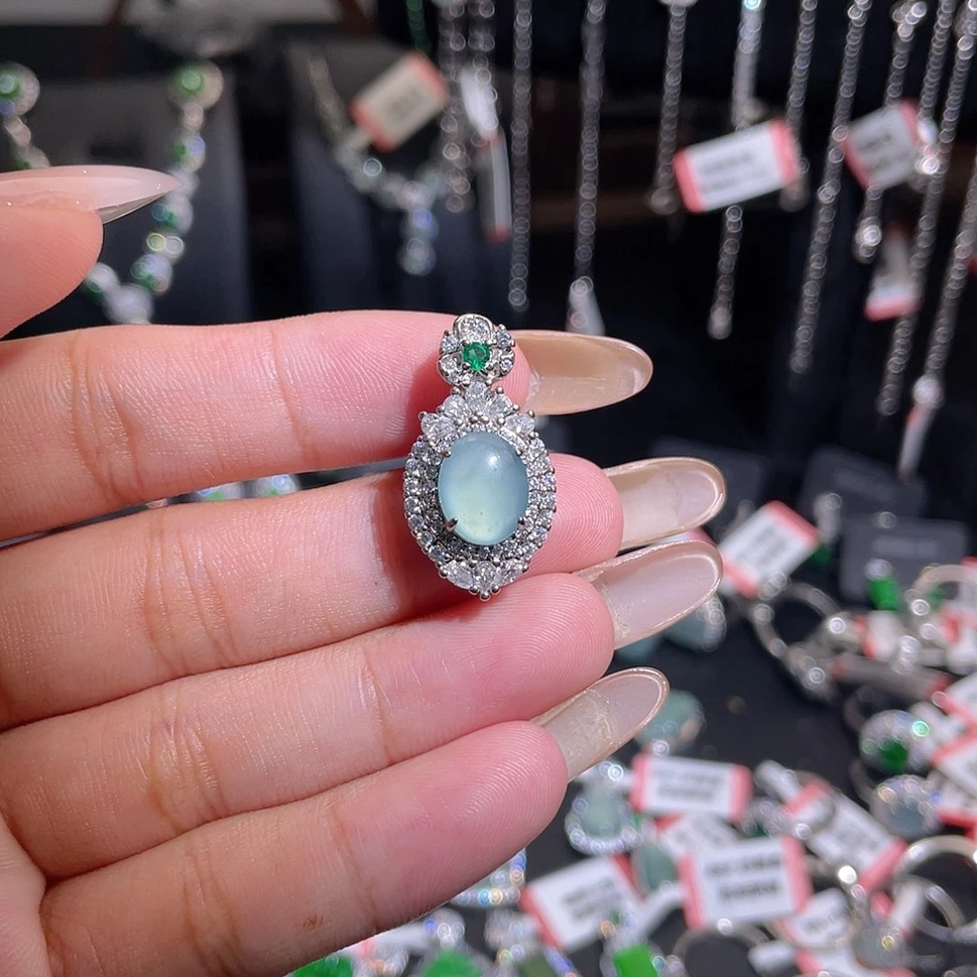 吊坠(不含链)未镶嵌翡翠