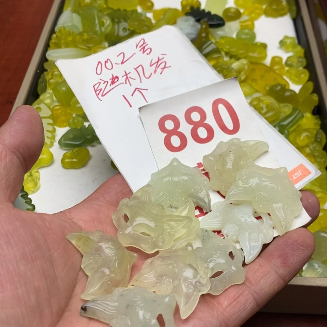 蛇纹石玉未镶嵌挂坠