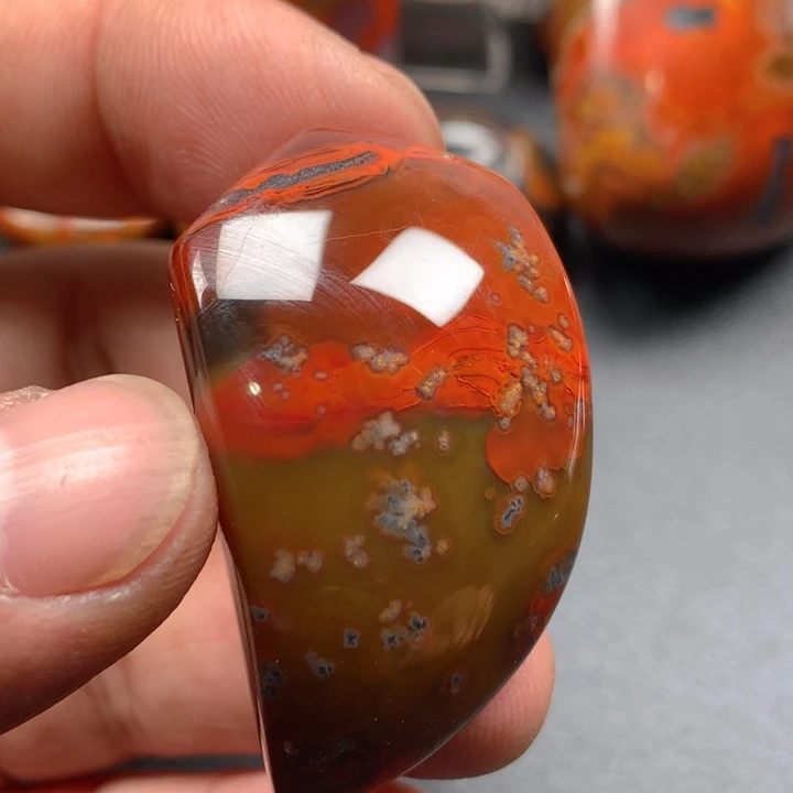 玛瑙/玉髓颈饰未镶嵌尼****@