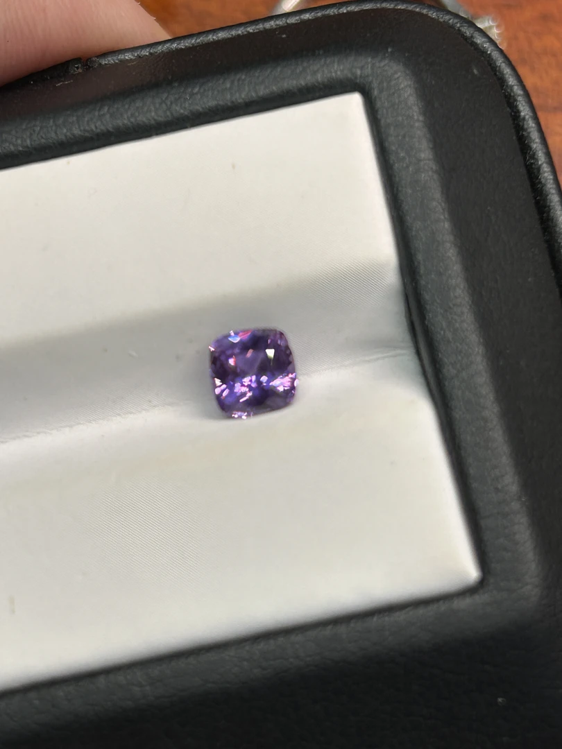 1.04克拉无烧紫色蓝宝石裸石未镶嵌