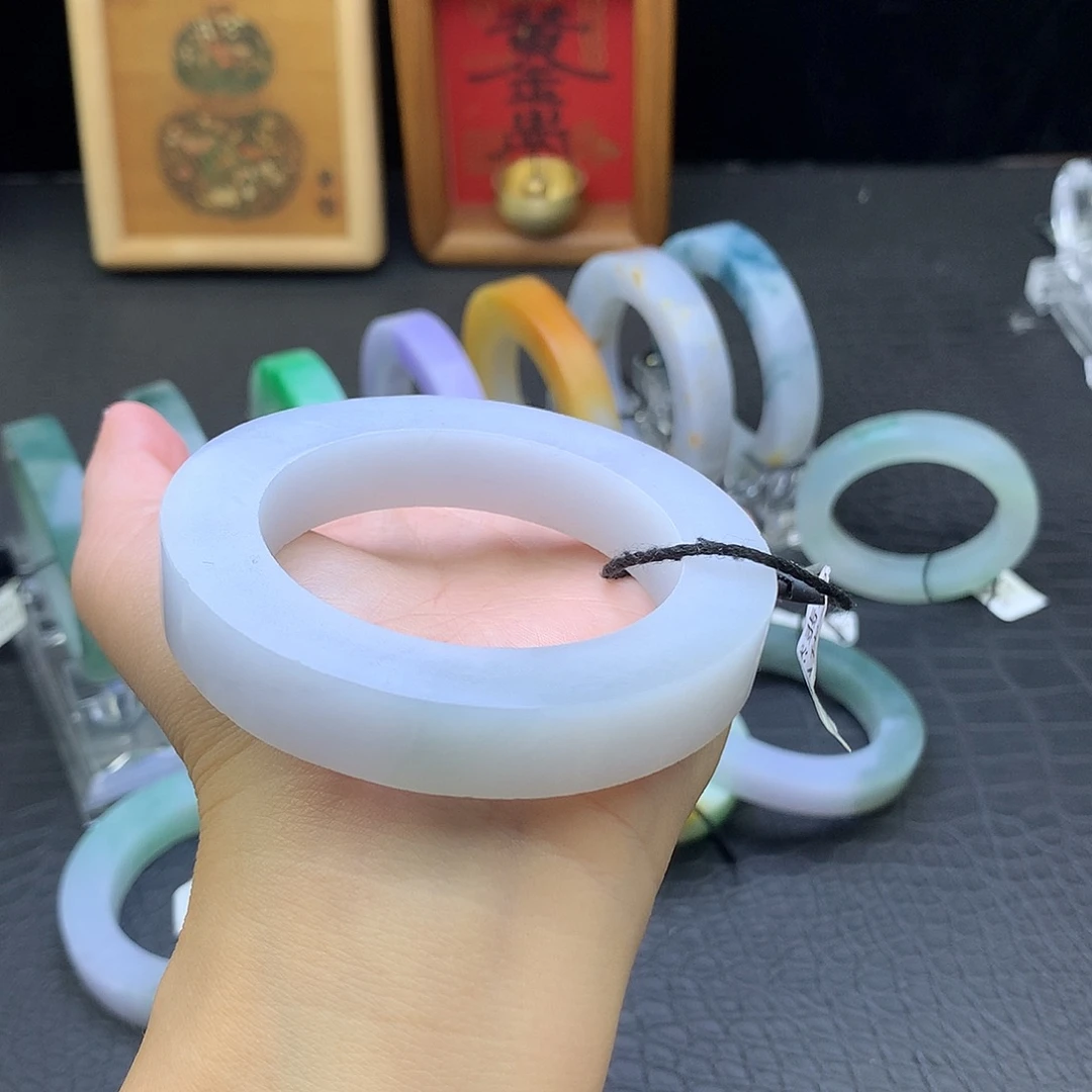 定制翡翠未镶嵌翡翠手镯