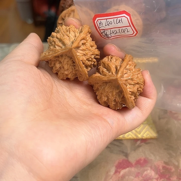 文玩核桃把件盘山三棱