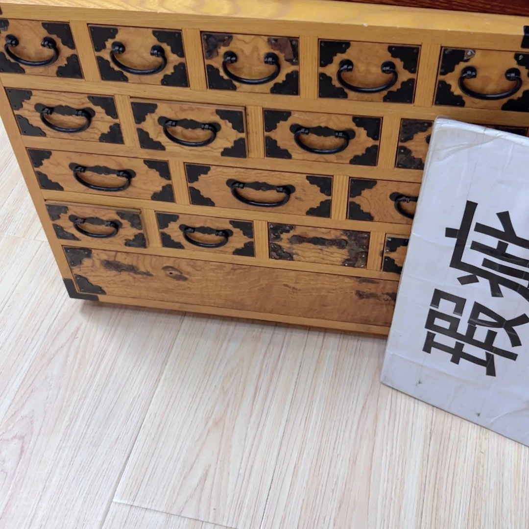 瓷片陶瓷的表面是很细腻透