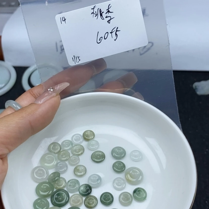 【闪购商品】翡翠颈饰未镶嵌桃***?