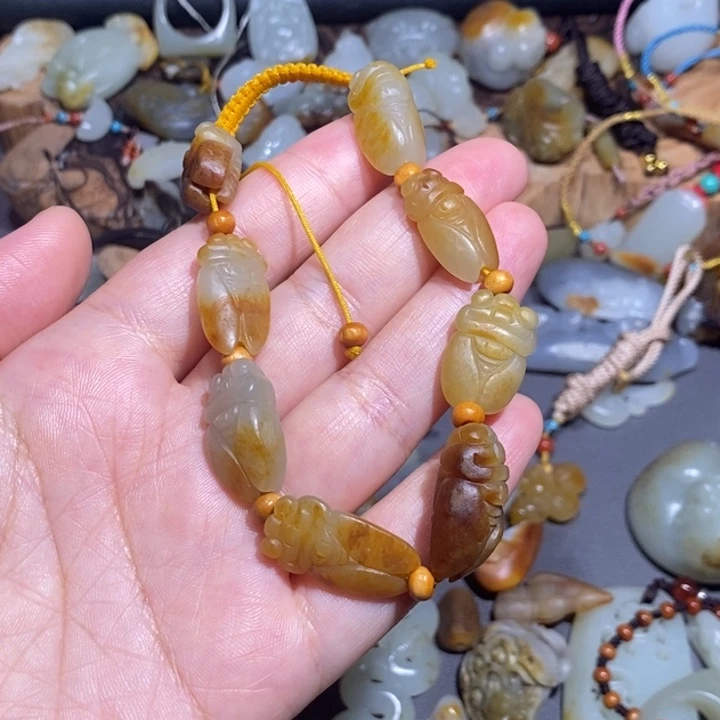 千***树颈饰未镶嵌和田玉