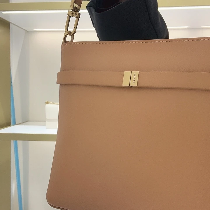 猪剖层皮革牛皮头层皮斜挎小水桶