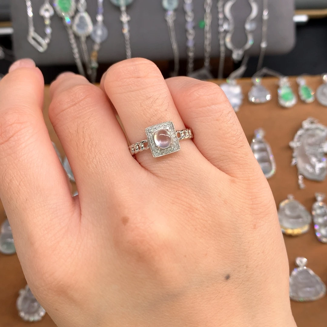 看****翡翠18K金镶嵌戒指白钢蛋