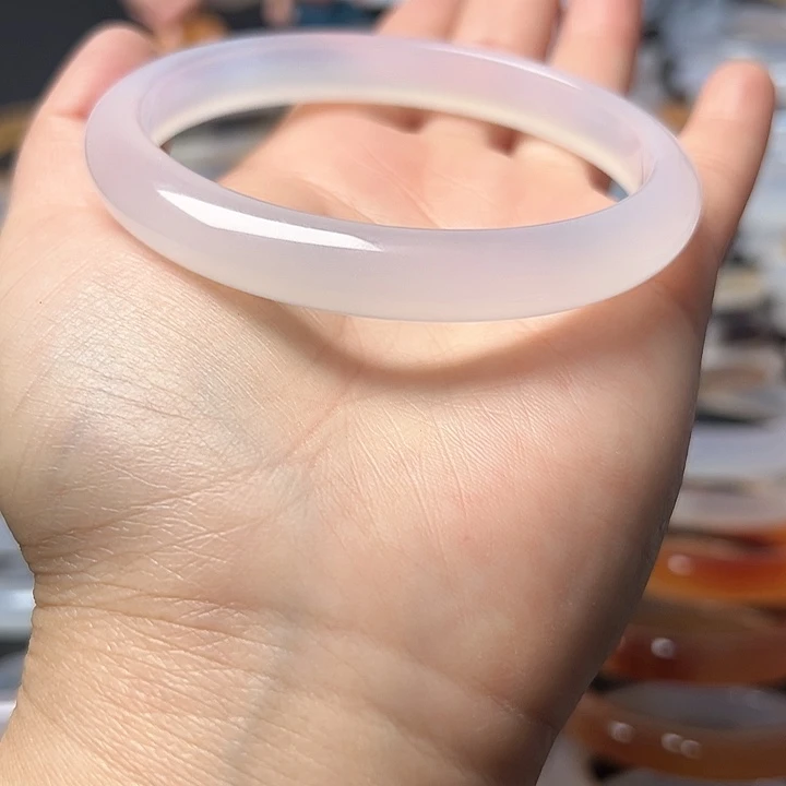 玛瑙/玉髓手镯未镶嵌种****?