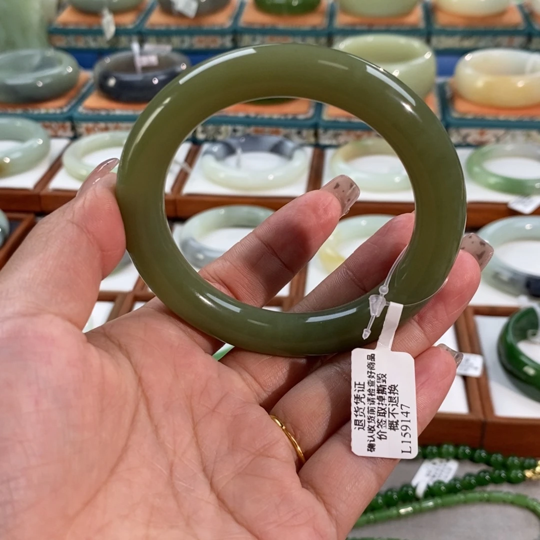 和田玉未镶嵌手镯若羌牛油果58