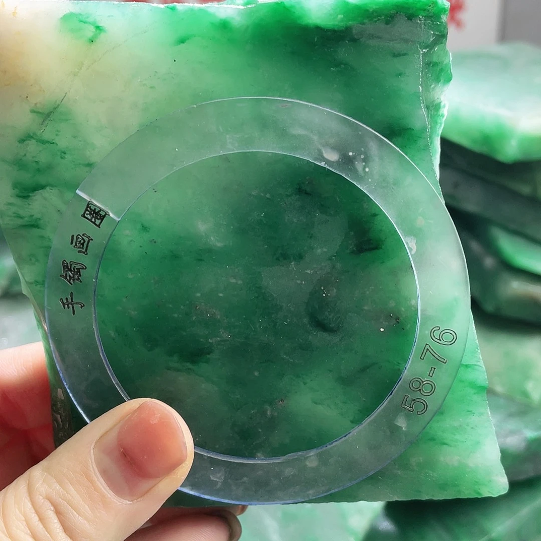 青***雯定制石英质玉（非洲翠）