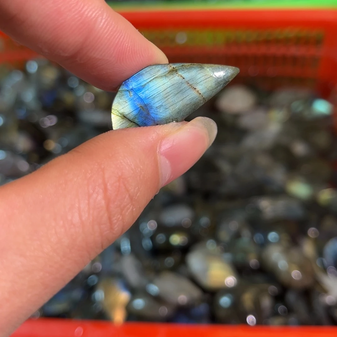 拉长石吊坠未镶嵌苦*子