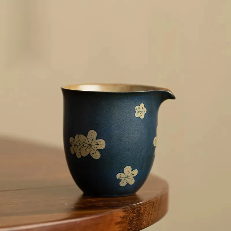 手绘蓝底小花梅花-公道杯-釉下彩公道杯茶具茶器