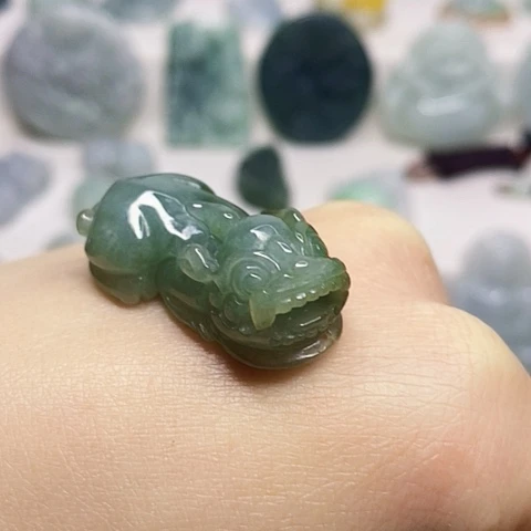 翡翠颈饰未镶嵌吊坠