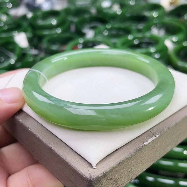 未镶嵌手镯和田玉（碧玉）