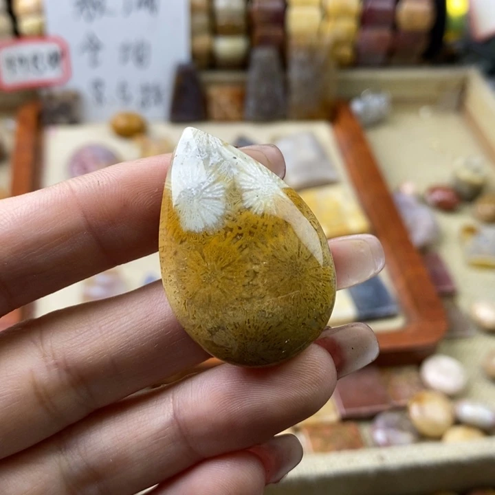 石英岩玉合金颈饰