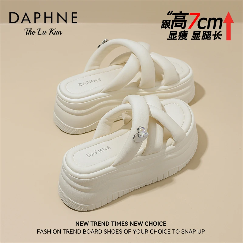 达芙妮凉鞋女2025新款夏季松糕厚底沙滩鞋轻便踩屎感小香风一字拖