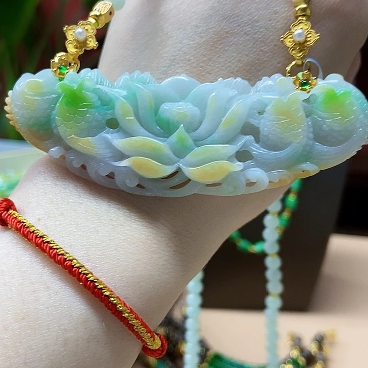 翡翠未镶嵌颈饰吊坠