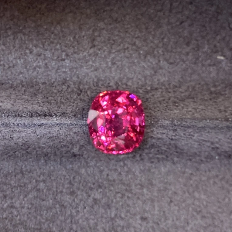 曼辛绝地武士光尖晶石1.23ct全净无瑕满火彩吉尔德Vb评级高性价比