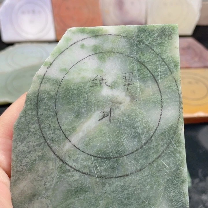 独山玉未镶嵌手镯定制