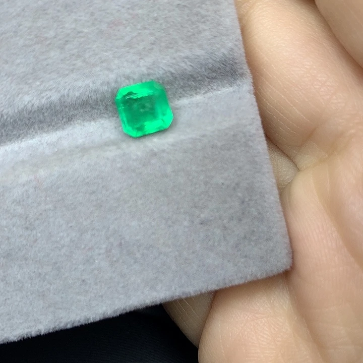 祖母绿裸石1.3ct哥伦比亚祖母绿吉尔德