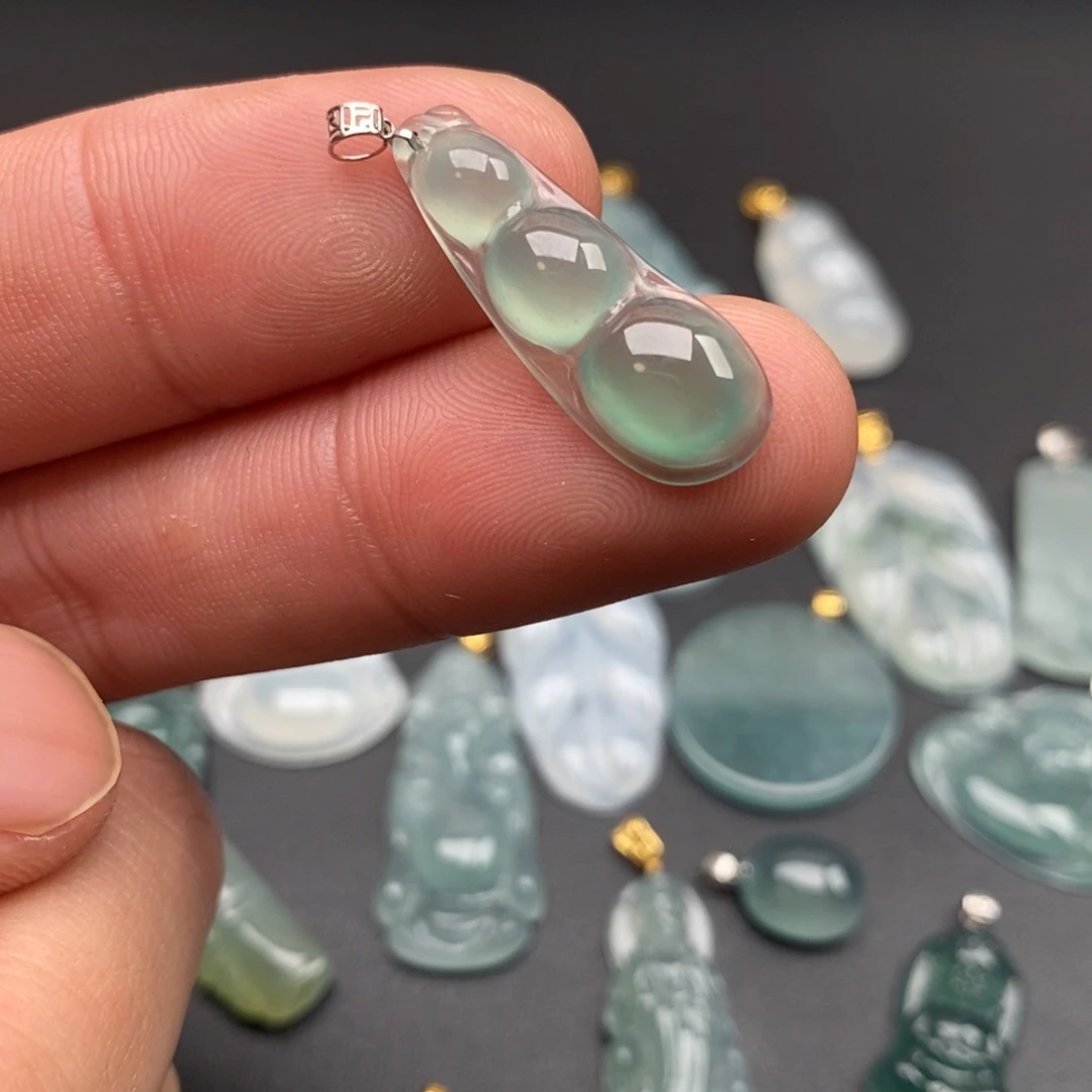 颈饰18K金镶嵌翡翠