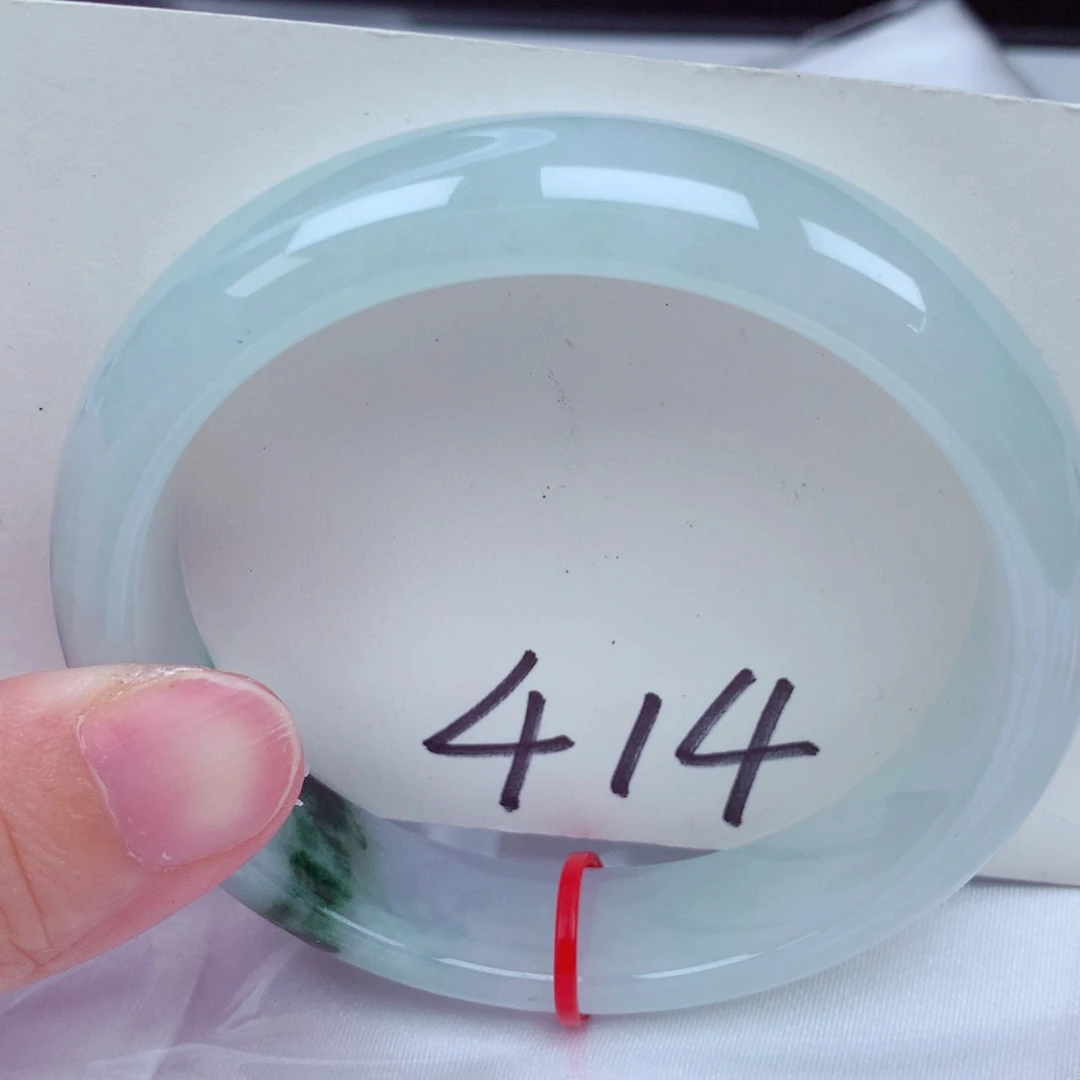 翡翠手镯未镶嵌翡翠