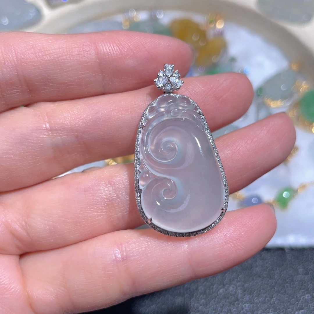 翡翠颈饰18K金镶嵌翡翠