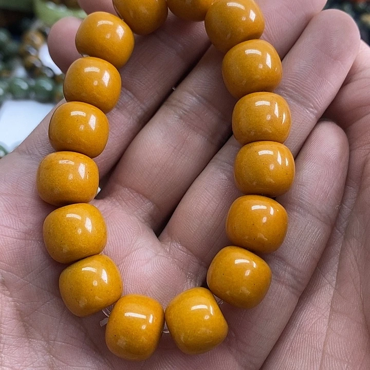 未镶嵌透闪石质玉珠宝奇石