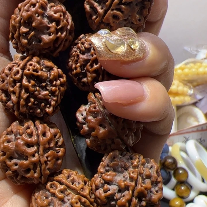 非金属无黑色的灯泡