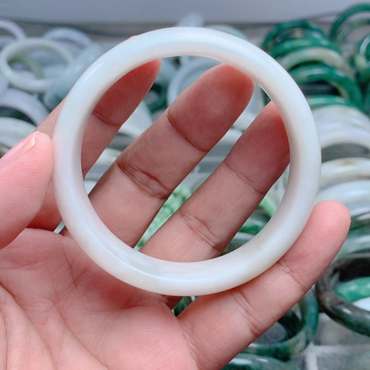 独山玉未镶嵌手镯58