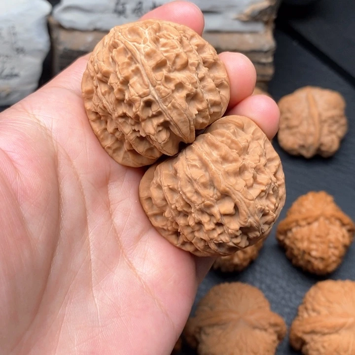 文玩核桃吊坠全品39.5白狮子