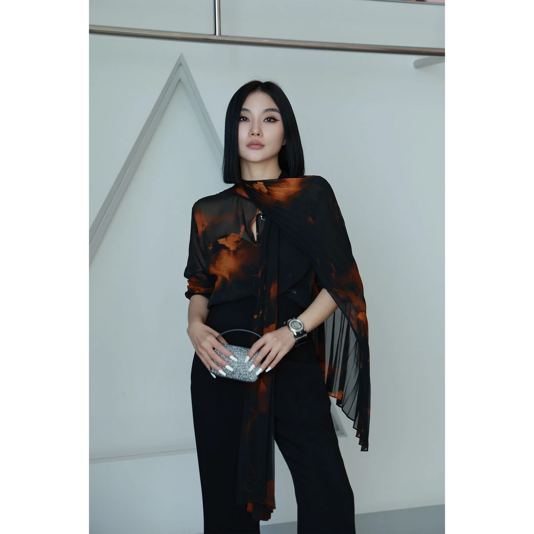 【妙妙精选】HUANGNAJI飘带时尚气质设计感桑蚕丝上衣6396