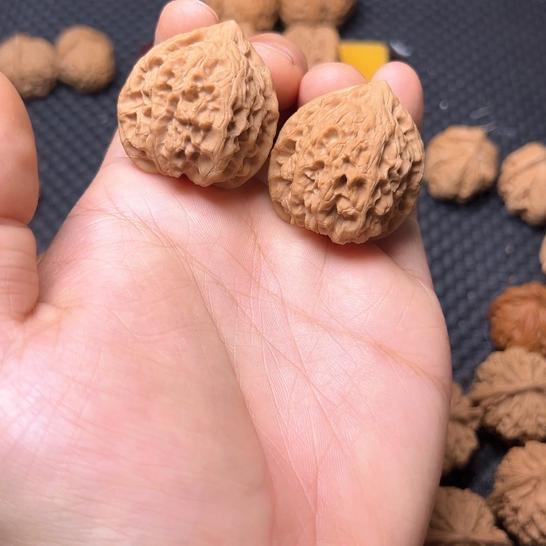 文玩核桃吊坠野生小金牛
