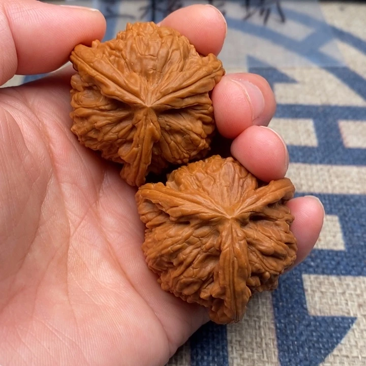 吊坠文玩核桃空*?三棱