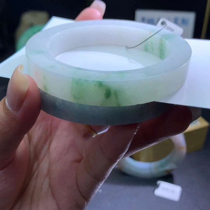 定制翡翠未镶嵌翡翠手镯