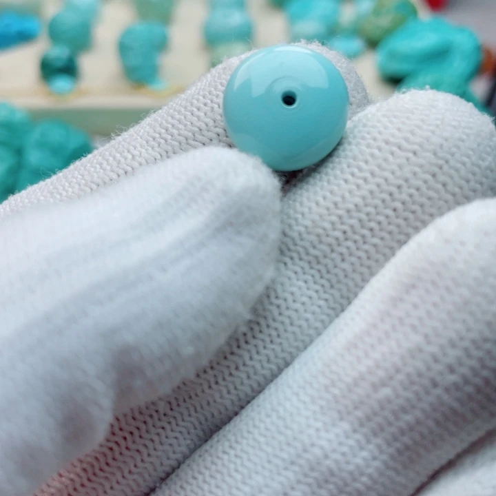 绿松石未镶嵌颈饰岭*