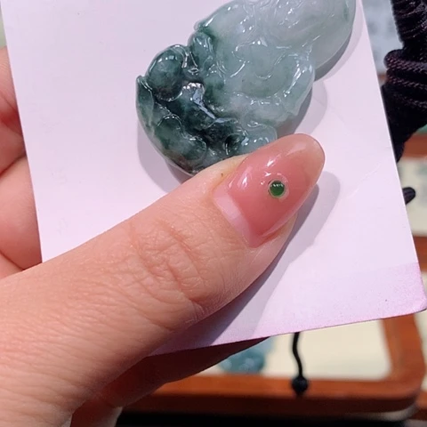 颈饰未镶嵌翡翠观音