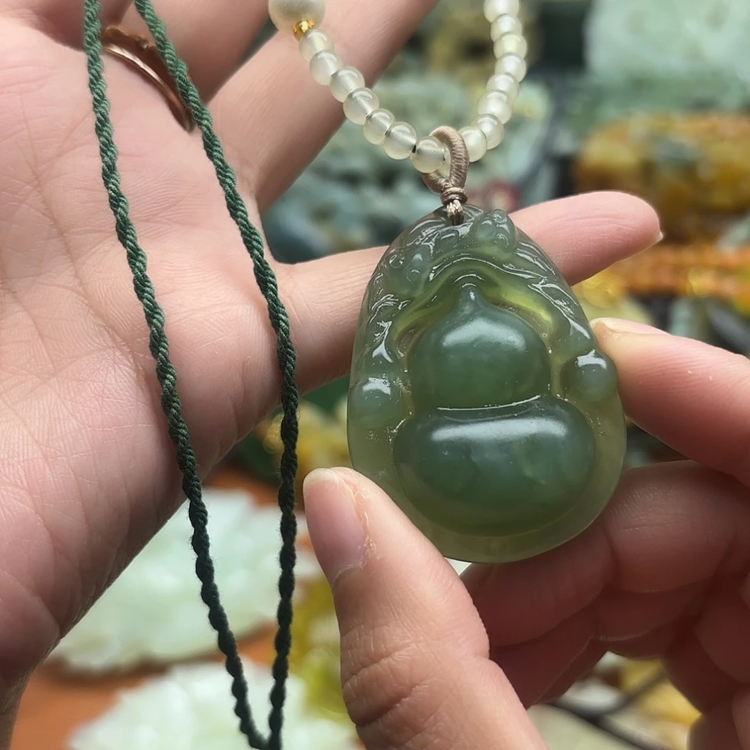 蛇纹石玉未镶嵌颈饰