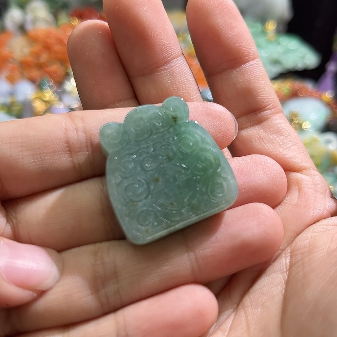 颈饰未镶嵌翡翠待编织