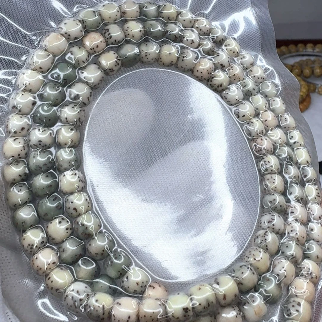 星月菩提吊坠7×6石玉河豚108