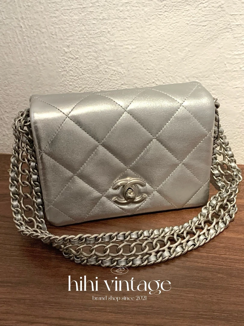 99新 Chanel/香奈儿 HIHI/  22P 银色羊皮滚边瀑布链条口盖包