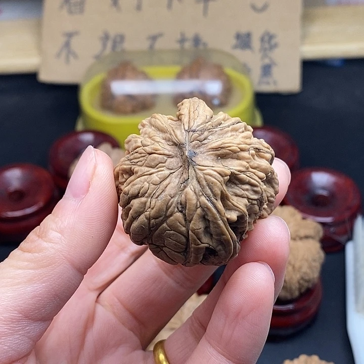老***儿文玩核桃吊坠瑕疵单只不退不换