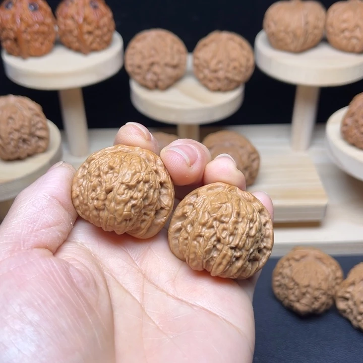 X***1文玩核桃吊坠35白狮子