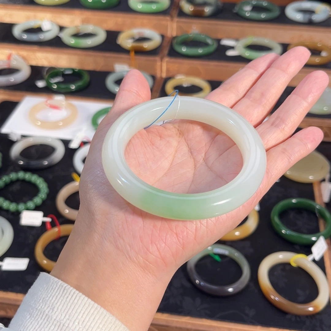 和田玉未镶嵌手镯  「冰白翠」