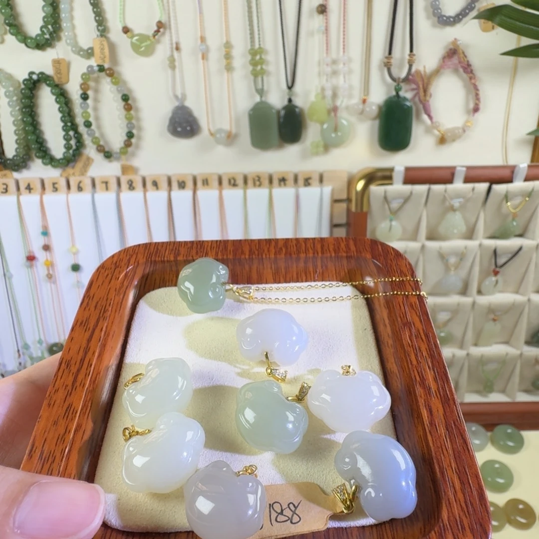颈饰未镶嵌和田玉