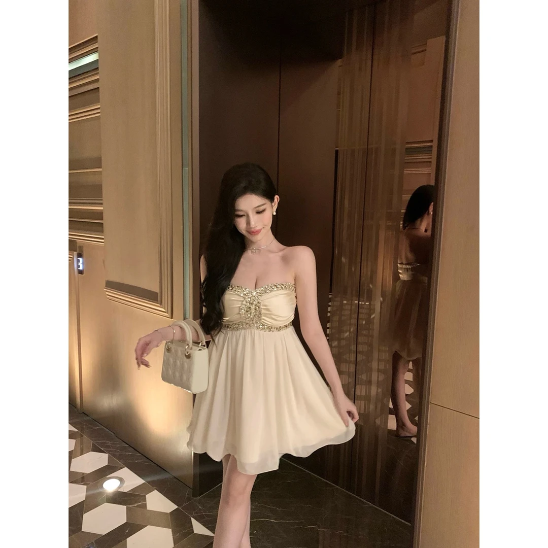 1574重工轻奢水钻抹胸裙手工钉珠白色花苞连衣裙