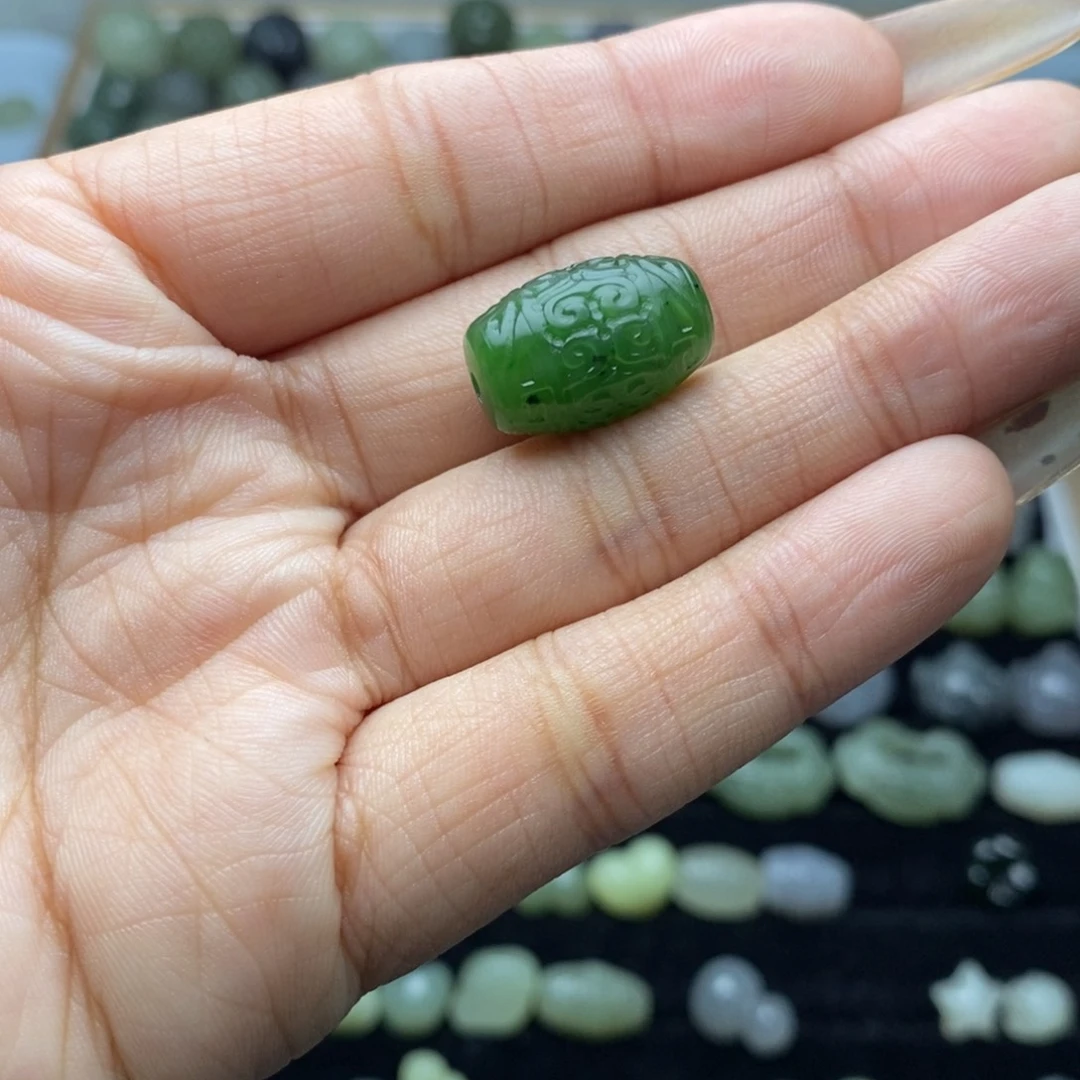 青***瓷和田玉未镶嵌颈饰