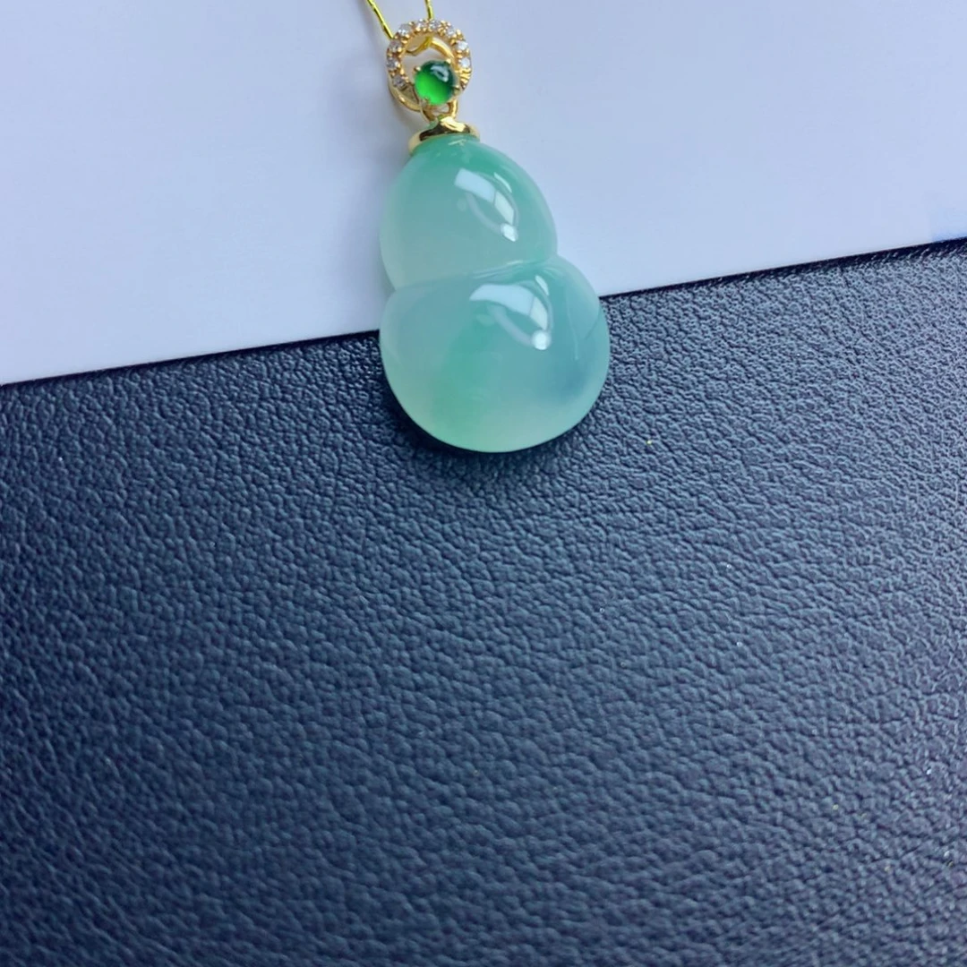 翡翠颈饰未镶嵌葫芦
